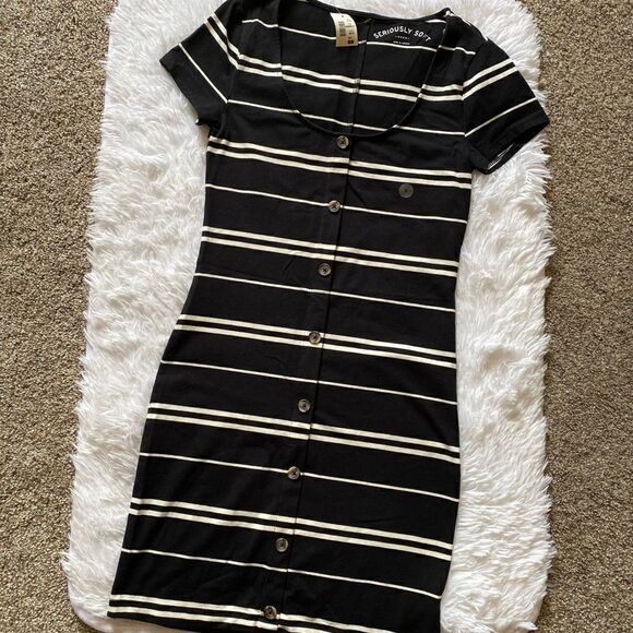 Aero Seriously Soft Striped Black & White Dress NEW with Tags Size Medium - Picture 1 of 5